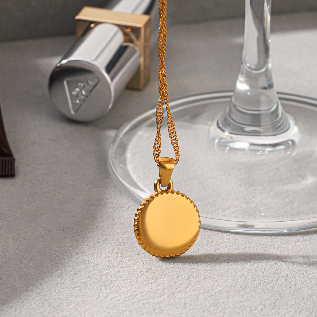 Vintage Fashion Instagram - French vintage necklace, niche design round