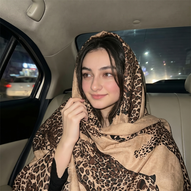 Vintage Leopard Print Hijab an - Vintage Fashion For Women recension och pris