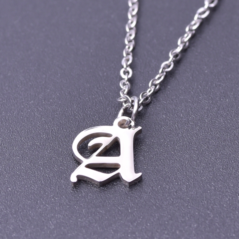 Cute Old English Alphabet Pend - Z Vintage Fashion recension och pris