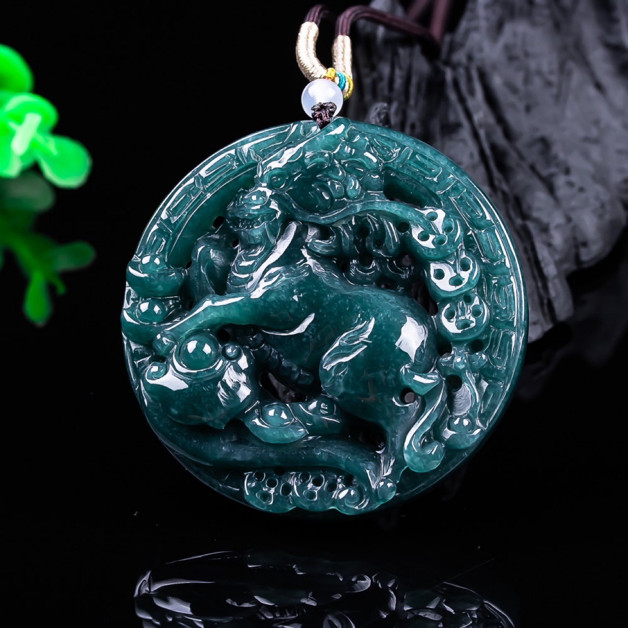 Burmese Jadeite Dragon Pendant - Vintage Fashion For Women recension och pris