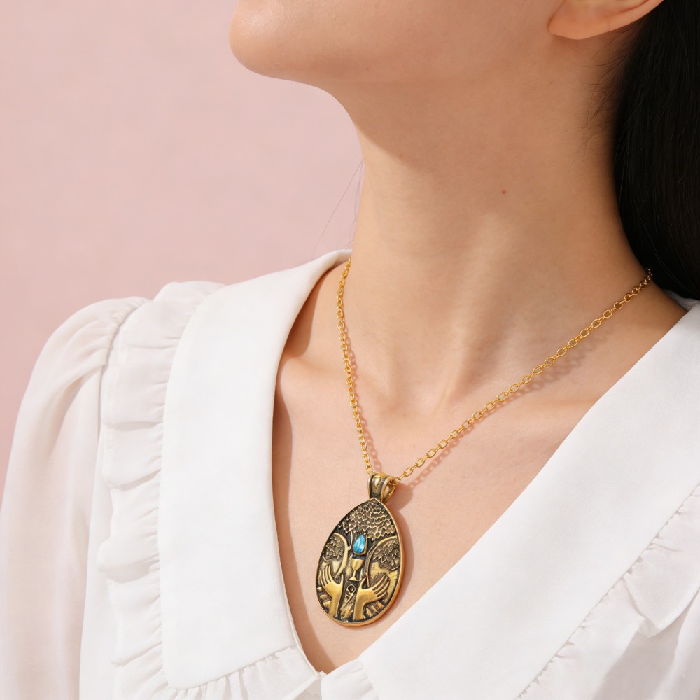 Vintage Game Pendant Necklace  - Vintage Fashion Video recension och pris